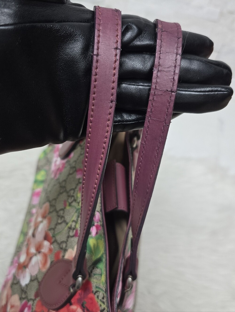 Gucci Floral GG Supreme Canvas Tote in Pink and Burgundy - Picture 14 of 15